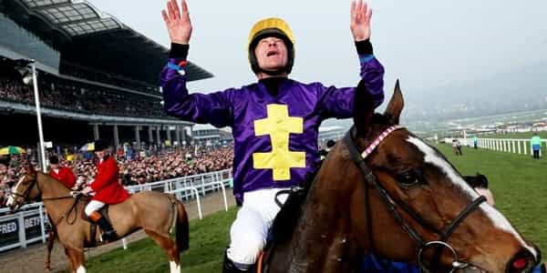 Davy Russell suffers damaging fall and loses ride on Lord Windermere in terrible day at the office