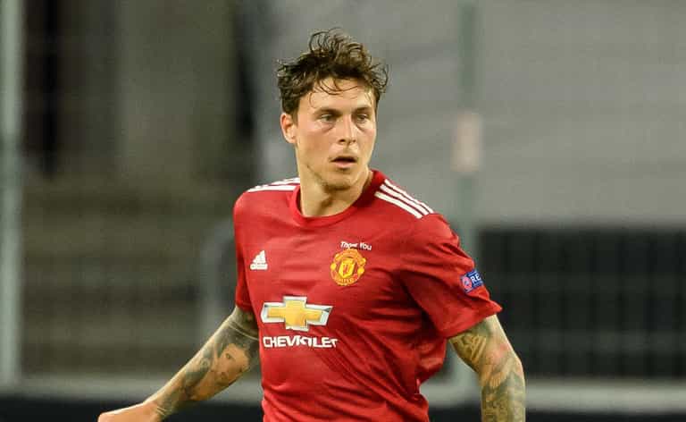 Victor Lindelof chases and detains thief while on holiday in Sweden