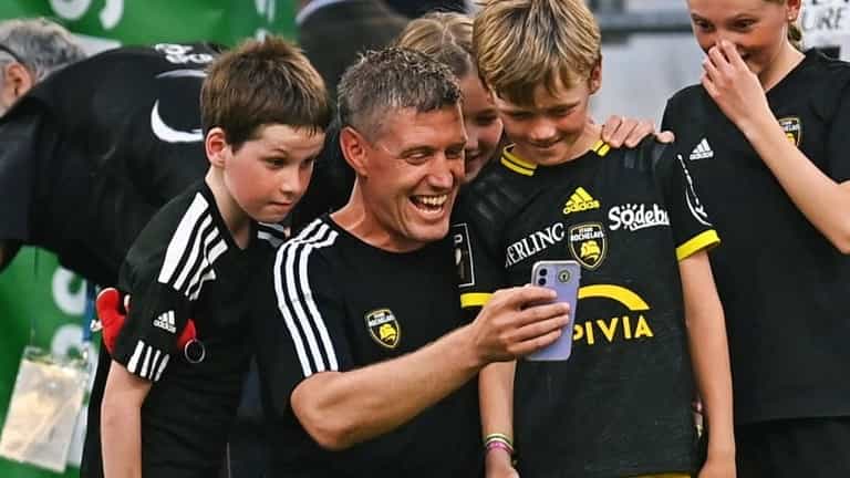 “There’s no magic wand. A lot of it starts and finishes with hard work” – Ronan O’Gara