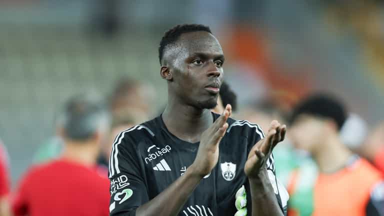 Former Chelsea keeper Edouard Mendy concedes howler on Al Ahli debut