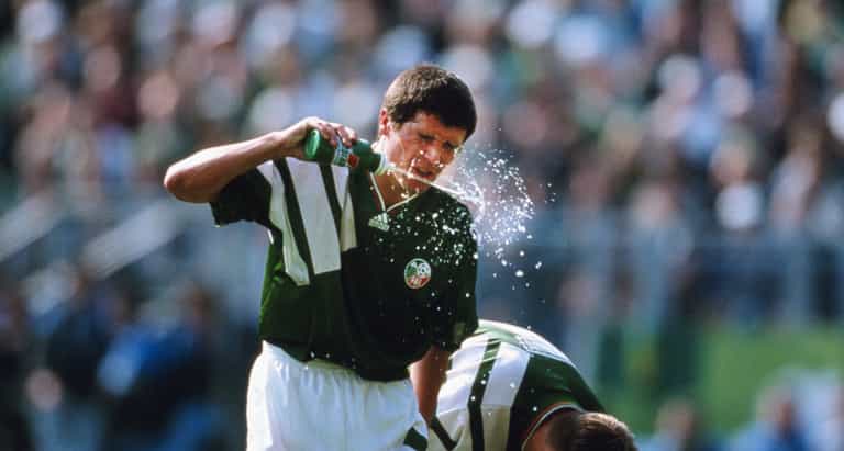 QUIZ: It’s his job! Name these players Roy Keane is crunching throughout his career QUIZ: It’s his job! Name these players Roy Keane is crunching throughout his career