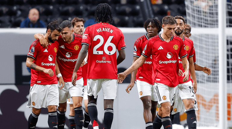 Man United fans are furious with one player after last night’s pre-season draw with Everton Man United fans are furious with one player after last night’s pre-season draw with Everton