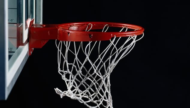 Video: Embarrassing footage of two high school basketball teams trying to lose the same game