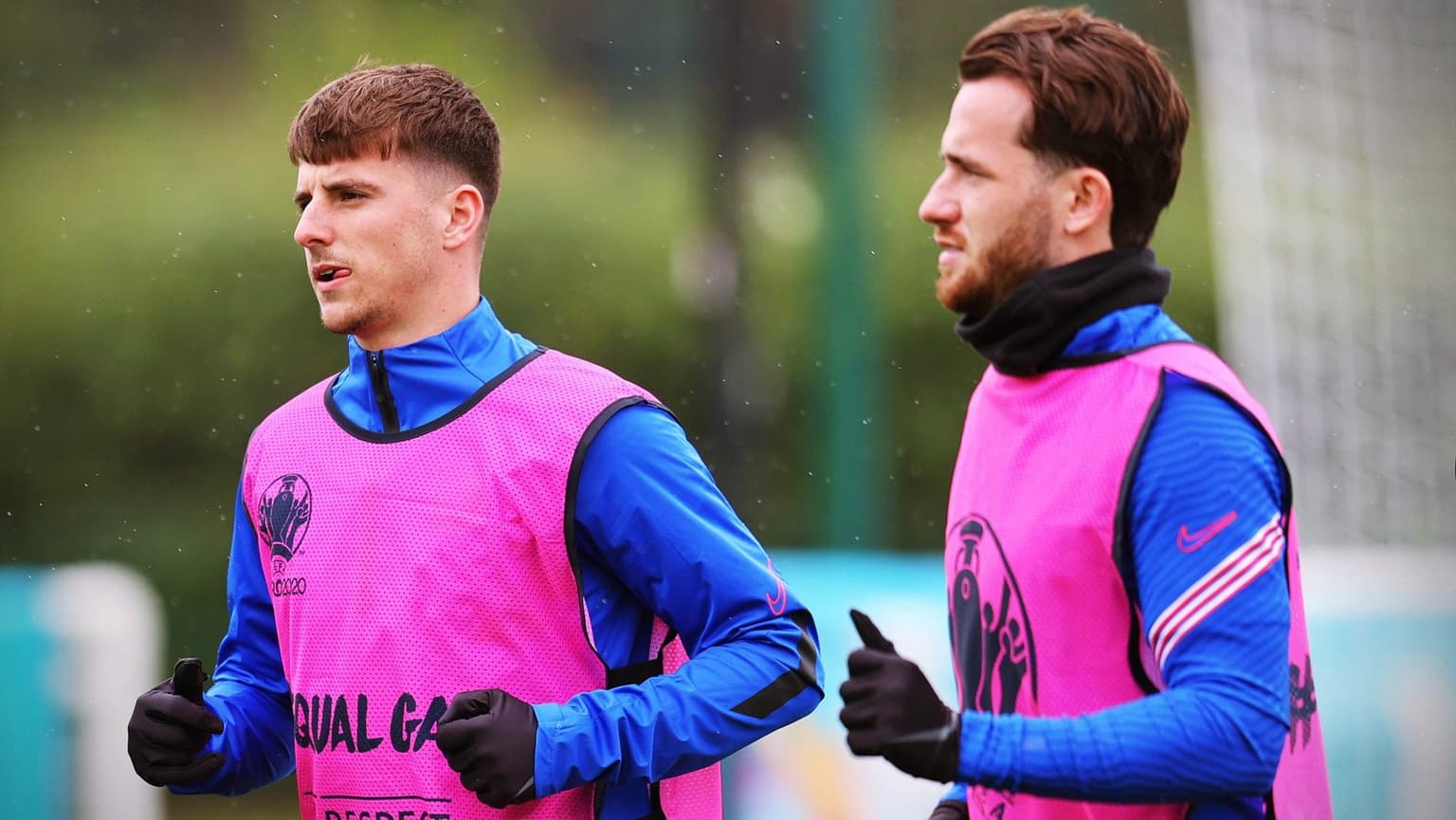 Mason Mount and Ben Chilwell isolating after Billy Gilmour interaction