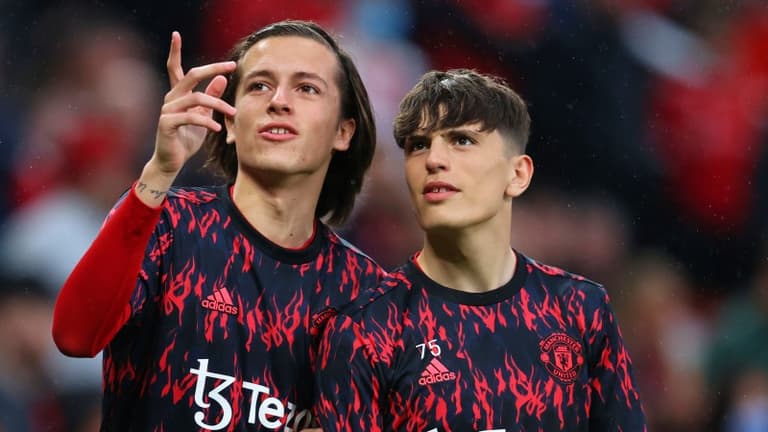 Man United’s Alvaro Fernandez links up with Troy Parrott and Robbie Brady at Preston