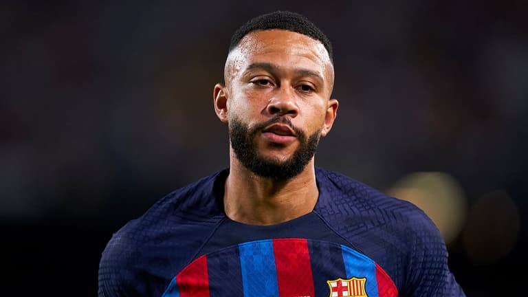 Man United considering shock Memphis Depay transfer