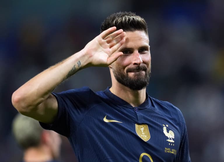 Olivier Giroud responds after claim he pretended he couldn’t speak English to avoid jersey swap Olivier Giroud responds after claim he pretended he couldn’t speak English to avoid jersey swap