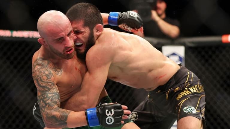 Joe Rogan left stunned after controversial decision ends UFC 284 main event Joe Rogan left stunned after controversial decision ends UFC 284 main event