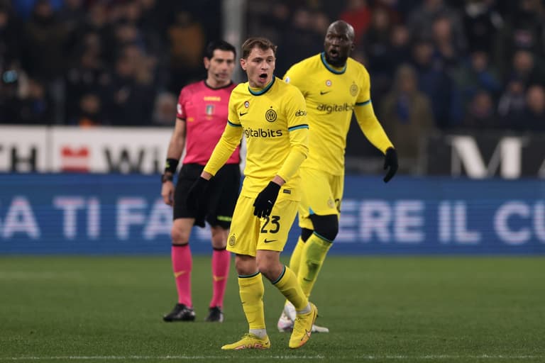Romelu Lukaku filmed in x-rated rant with Inter Milan teammate during Sampdoria draw Romelu Lukaku filmed in x-rated rant with Inter Milan teammate during Sampdoria draw