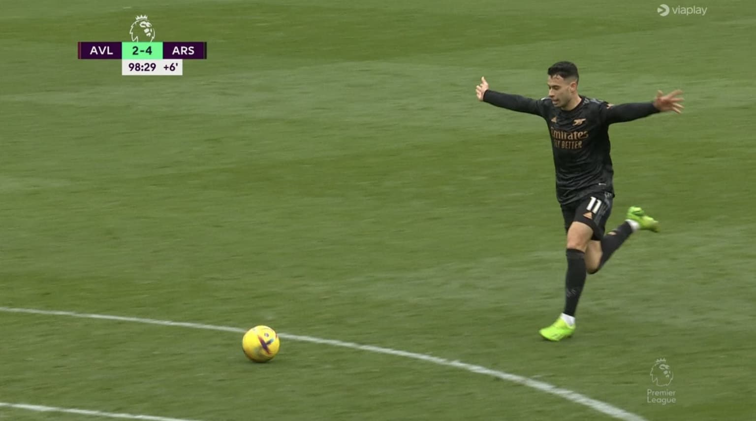 Gabriel Martinelli celebrates goal before he even scores it to seal Arsenal win