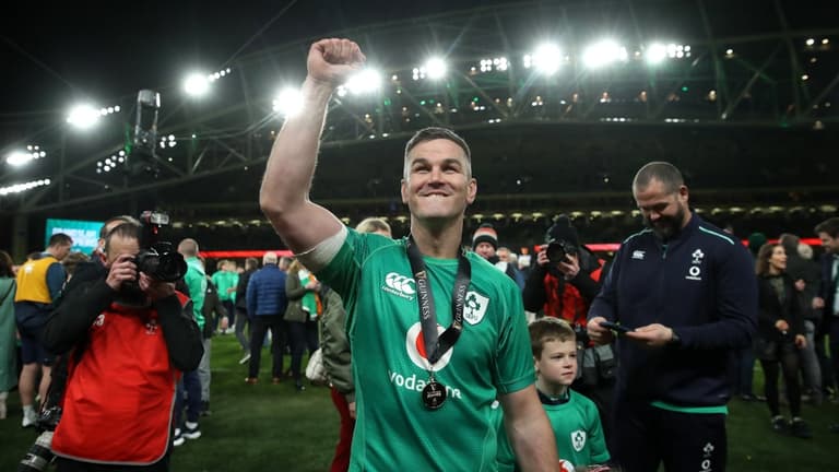 Johnny Sexton’s lovely gesture to injured teammate after Ireland’s Grand Slam win Johnny Sexton’s lovely gesture to injured teammate after Ireland’s Grand Slam win