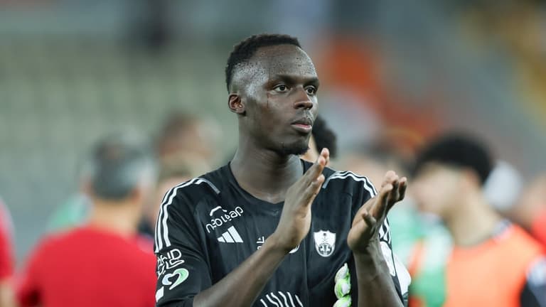 Former Chelsea keeper Edouard Mendy concedes howler on Al Ahli debut