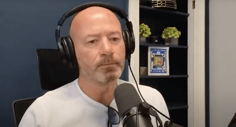 Alan Shearer says lack of leadership at Man United is “embarrassing” Alan Shearer says lack of leadership at Man United is “embarrassing”
