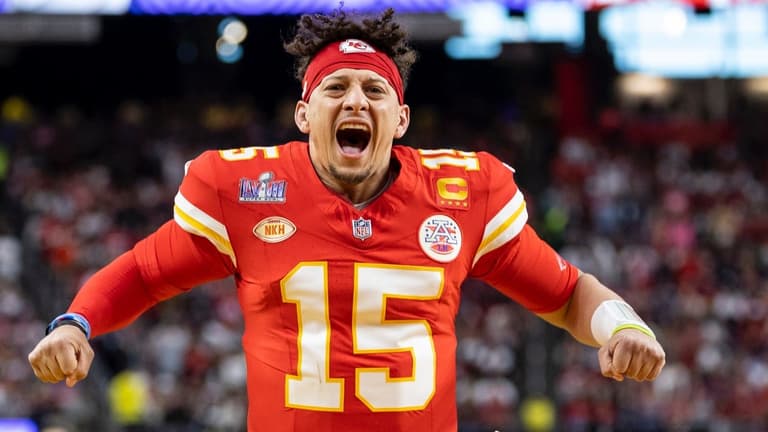 “Give him his crown!” – Patrick Mahomes inspires Chiefs to Super Bowl glory “Give him his crown!” – Patrick Mahomes inspires Chiefs to Super Bowl glory