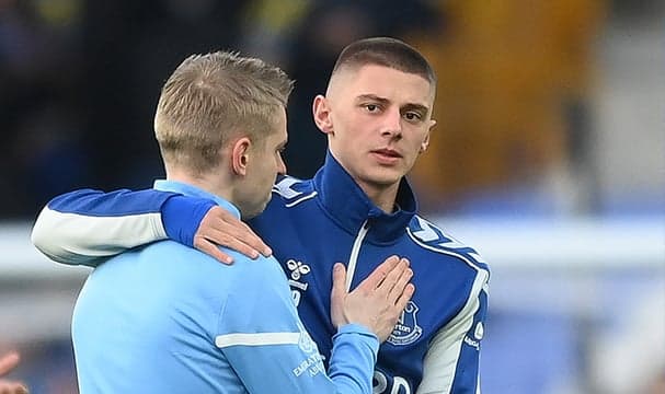 Zinchenko and Mykolenko in tears during moving Goodison show of support for Ukraine Zinchenko and Mykolenko in tears during moving Goodison show of support for Ukraine