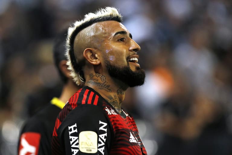 Arturo Vidal watches dad’s funeral on Instagram, hours before playing in cup final Arturo Vidal watches dad’s funeral on Instagram, hours before playing in cup final