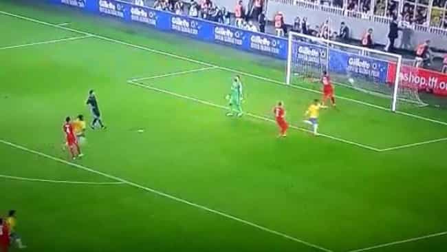 Vine: Fernandinho’s Pirlo-esque assist as Brazil tame Turkey Vine: Fernandinho’s Pirlo-esque assist as Brazil tame Turkey
