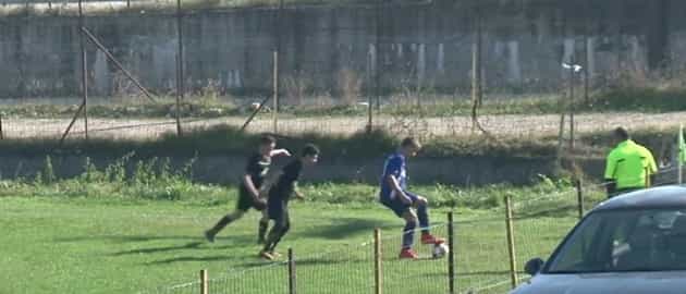 VIDEO: Greek kid pulls off unbelievable move to beat two defenders VIDEO: Greek kid pulls off unbelievable move to beat two defenders