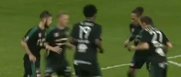 VIDEO: This corner kick routine is both the best and worst set-piece of all time VIDEO: This corner kick routine is both the best and worst set-piece of all time