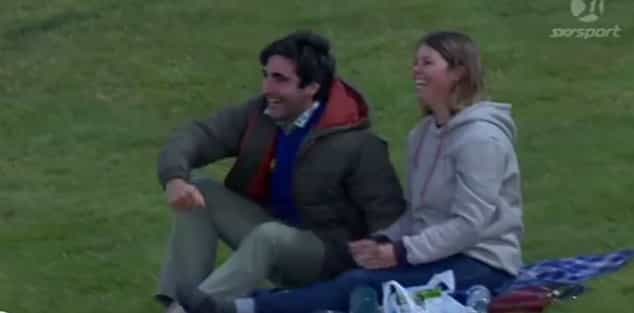 VIDEO: Cricket fan wins €3,000 for stunning one-handed catch VIDEO: Cricket fan wins €3,000 for stunning one-handed catch