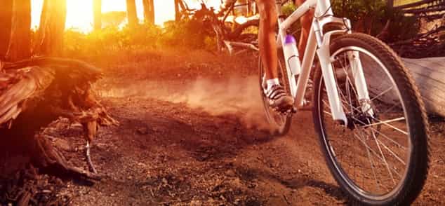 Watch these mountain bikers eat dirt Watch these mountain bikers eat dirt