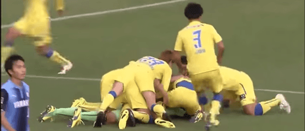 Japanese goalkeeper scores injury-time header to keep promotion hopes alive Japanese goalkeeper scores injury-time header to keep promotion hopes alive