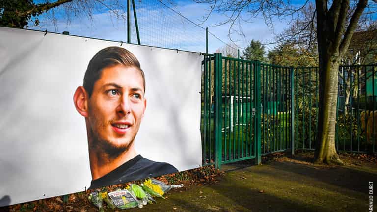 FC Nantes allow fans to come to training ground to pay tributes to Emiliano Sala FC Nantes allow fans to come to training ground to pay tributes to Emiliano Sala