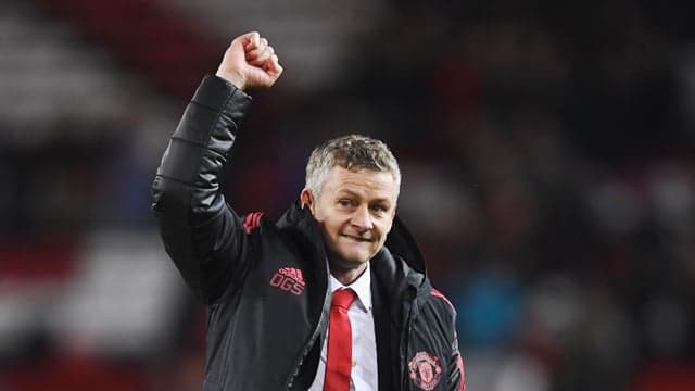 Ole Gunnar Solskjaer to meet with Ed Woodward over move for new defender Ole Gunnar Solskjaer to meet with Ed Woodward over move for new defender