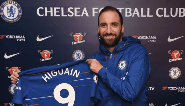 Gonzalo Higuaín officially signs for Chelsea but he will have to wait for debut Gonzalo Higuaín officially signs for Chelsea but he will have to wait for debut