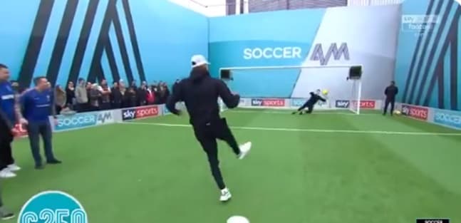 Jesse Lingard costs fans £500 after missed penalty but quickly reimburses them Jesse Lingard costs fans £500 after missed penalty but quickly reimburses them