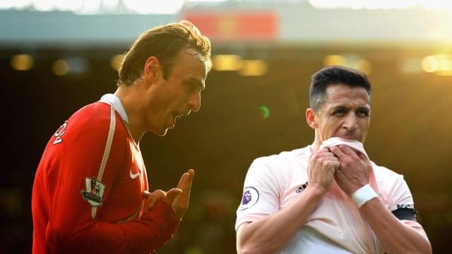 Dimitar Berbatov explains what’s going wrong for Alexis Sanchez at Man United Dimitar Berbatov explains what’s going wrong for Alexis Sanchez at Man United