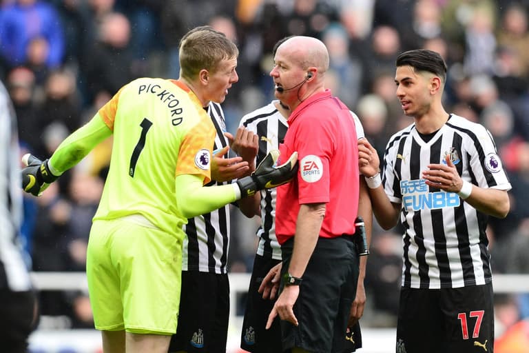 Jordan Pickford somehow evades sending off after rugby tackling Salomon Rondon to ground Jordan Pickford somehow evades sending off after rugby tackling Salomon Rondon to ground
