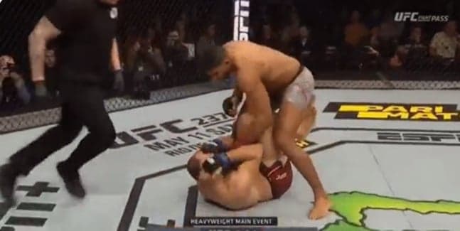 Alistair Overeem stops Alexey Oleinik in the first round Alistair Overeem stops Alexey Oleinik in the first round