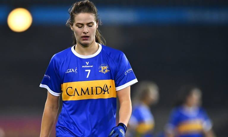 Free given against Aishling Moloney for catching the ball in last minute Free given against Aishling Moloney for catching the ball in last minute