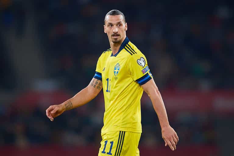 Zlatan Ibrahimovic explains why he floored Azpilicueta with off-ball shoulder charge Zlatan Ibrahimovic explains why he floored Azpilicueta with off-ball shoulder charge