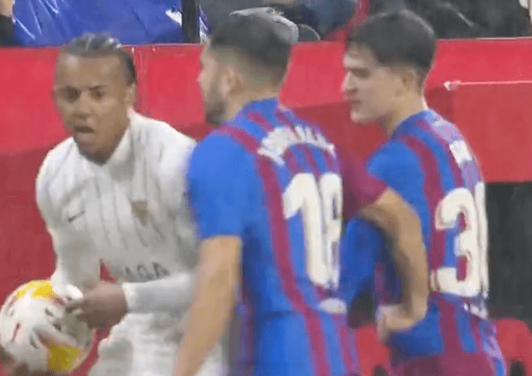 Jordi Alba makes a complete fool of himself as Jules Koundé sees red Jordi Alba makes a complete fool of himself as Jules Koundé sees red