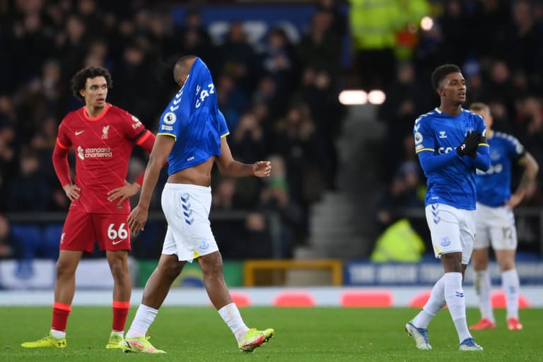 Everton fan, who spent £1,000 to watch Liverpool game, leaves after 18 minutes Everton fan, who spent £1,000 to watch Liverpool game, leaves after 18 minutes