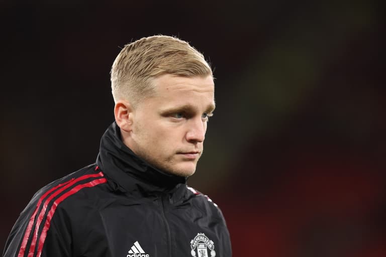 Man United fans slam club’s ‘disrespectful’ tweet about Donny van de Beek Man United fans slam club’s ‘disrespectful’ tweet about Donny van de Beek