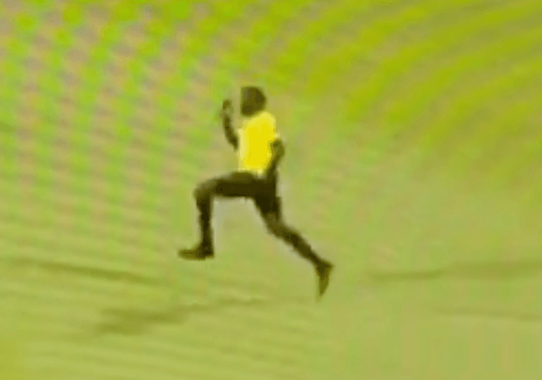 AFCON referee goes viral for bizarre running style AFCON referee goes viral for bizarre running style