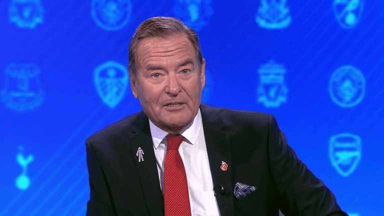 Sky Sports confirm Jeff Stelling will stay on Soccer Saturday after dramatic u-turn Sky Sports confirm Jeff Stelling will stay on Soccer Saturday after dramatic u-turn