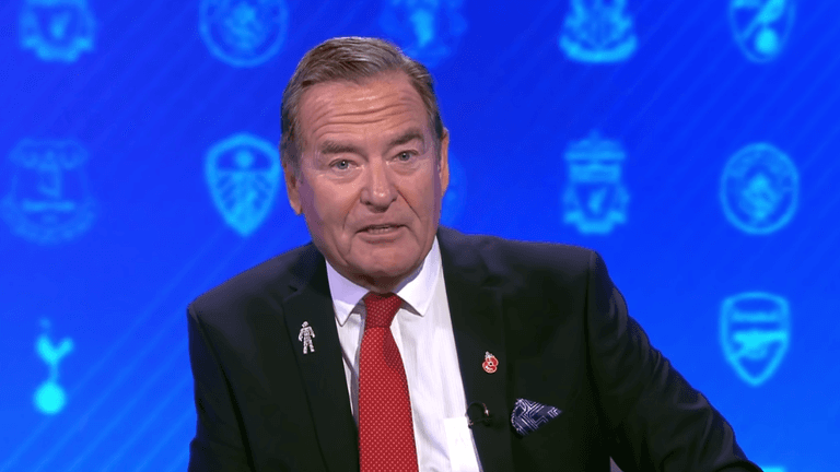 Sky Sports confirm Jeff Stelling will stay on Soccer Saturday after dramatic u-turn Sky Sports confirm Jeff Stelling will stay on Soccer Saturday after dramatic u-turn