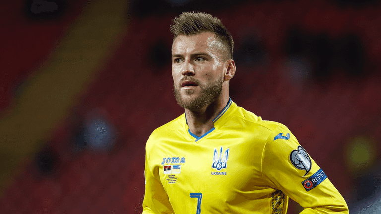 Andriy Yarmolenko flies to Ukraine border to rescue family Andriy Yarmolenko flies to Ukraine border to rescue family