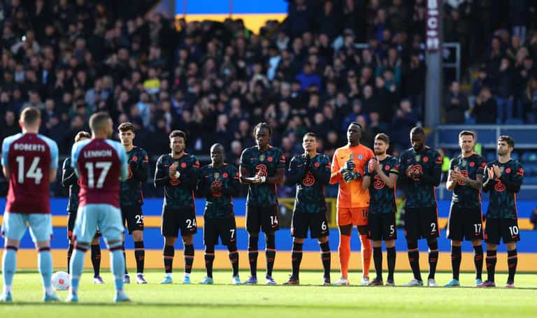Chelsea fans chant Roman Abramovich’s name during minute’s applause for Ukraine Chelsea fans chant Roman Abramovich’s name during minute’s applause for Ukraine