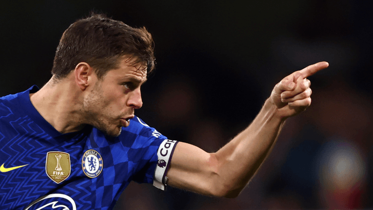 Cesar Azpilicueta confronts Chelsea fan after Arsenal defeat Cesar Azpilicueta confronts Chelsea fan after Arsenal defeat