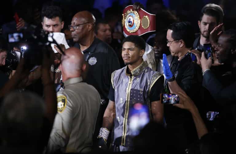 Boxer races off stage to ‘protect mother’ in post-fight brawl Boxer races off stage to ‘protect mother’ in post-fight brawl