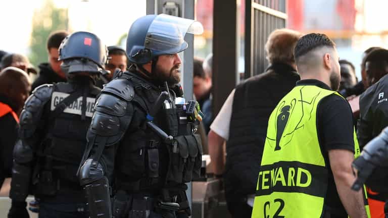 UEFA blames fans with ‘fake tickets’ for Champions League final delay UEFA blames fans with ‘fake tickets’ for Champions League final delay
