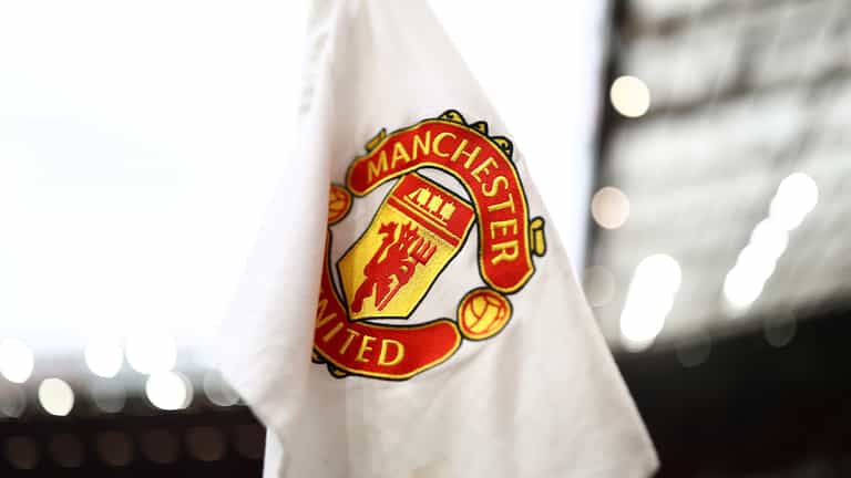 Manchester United players reportedly ‘pulled apart’ during training fight Manchester United players reportedly ‘pulled apart’ during training fight