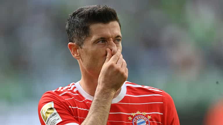 Robert Lewandowski could go on strike to force Barcelona move Robert Lewandowski could go on strike to force Barcelona move