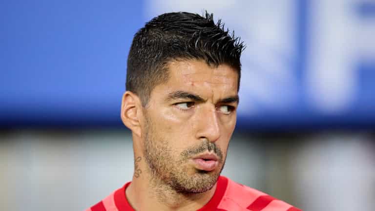 Luis Suarez considering surprise return to former club Nacional Luis Suarez considering surprise return to former club Nacional