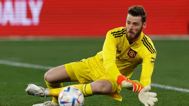 Erik ten Hag unleashes sweary rant at David De Gea during pre-season friendly Erik ten Hag unleashes sweary rant at David De Gea during pre-season friendly